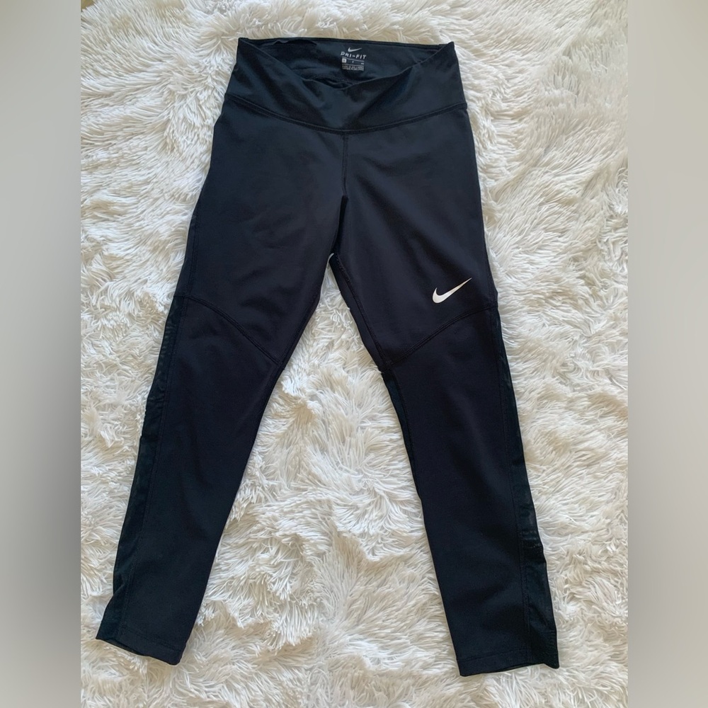 NWOT NIKE Dri Fit black leggings.